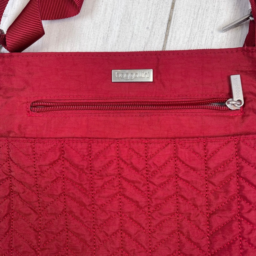 Baggallini Crossbody Bag Red OS Excellent Quilted Nylon Travel Messenger - Picture 5 of 16
